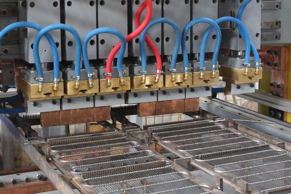 Machine de ligne de production de condenseur de tube de fil de réfrigérateur, machine de soudure et de cintrage 4