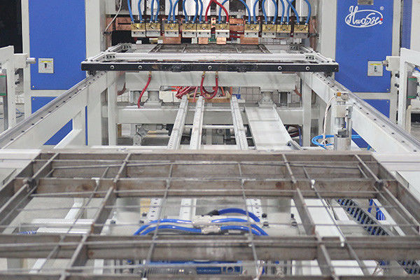 Machine de soudage par condensateur à fil de type gantry avec 6 têtes de soudage pour climatiseur