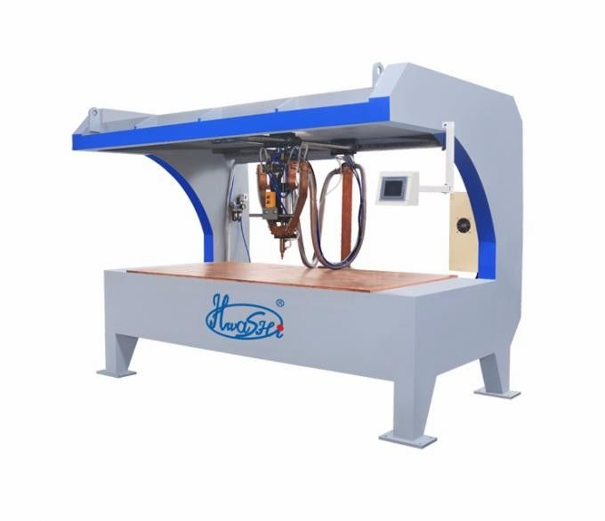Machine de soudage par points de type de toit de chemin de fer pour plateforme de soudage par points de tôle en mouvement