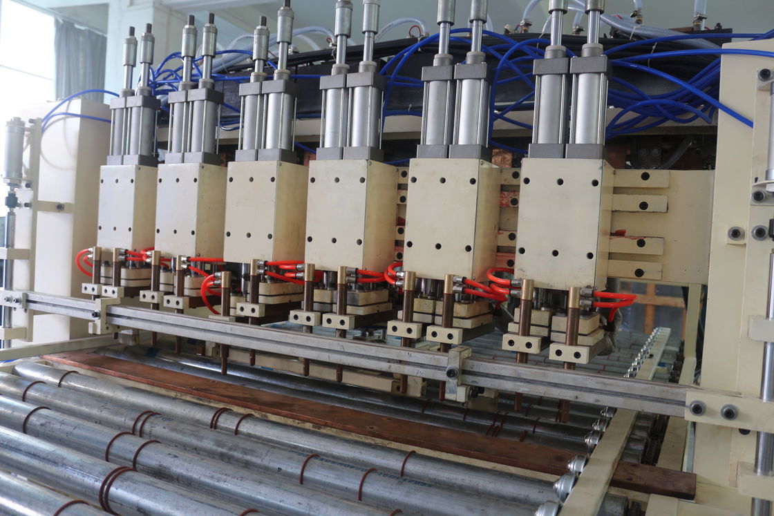 Machine de soudage à plusieurs points automatique de type gantry pour rack-stiffeners en acier